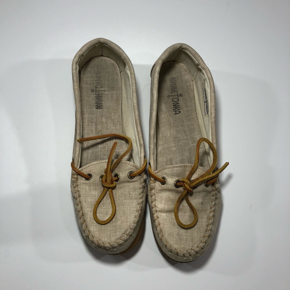 Minnetonka 231 Canvas Moccasins in Natural Size 8